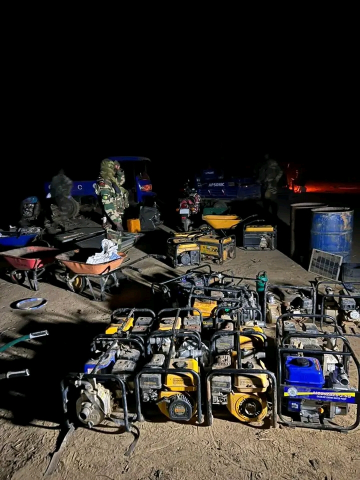 l’armée démantèle un vaste site d’orpaillage clandestin …