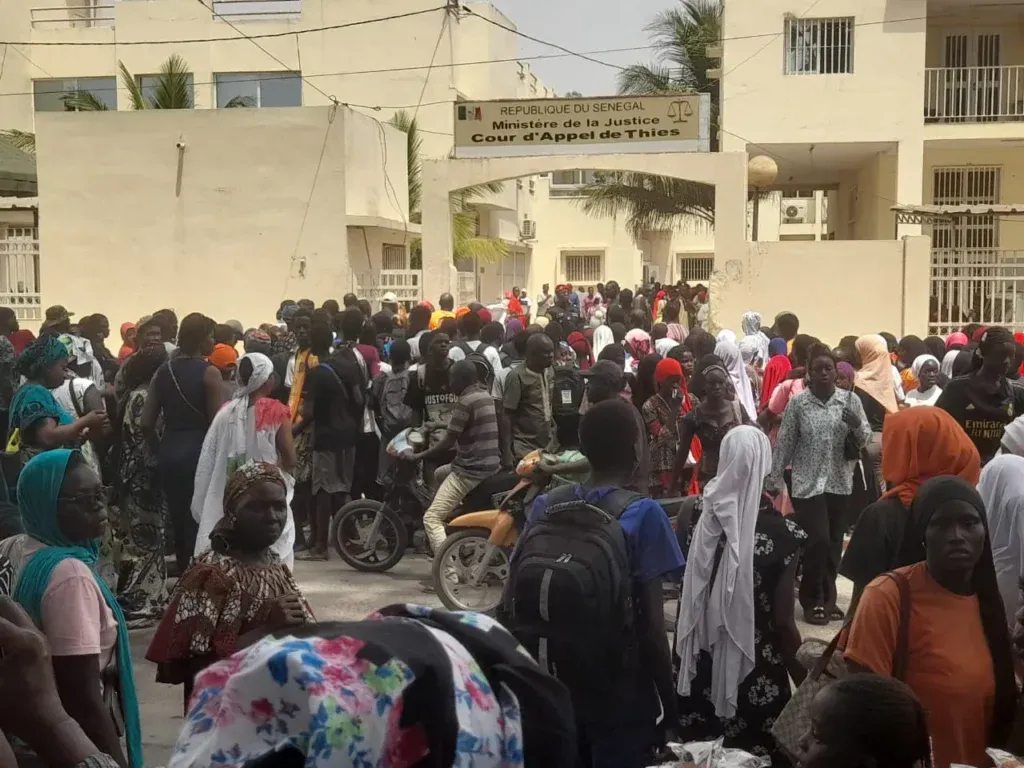 Il vole un iPhone pour assurer la dépense de son épouse et écope d’une peine de prison