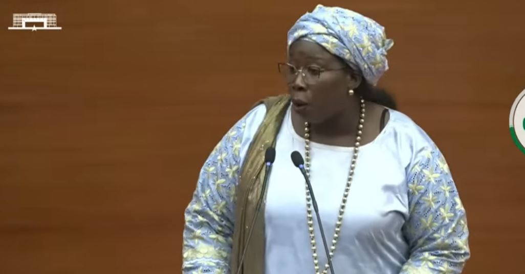 Lynchée de toute part, la députée Awa Dione se rétracte à l&rsquo;Assemblée nationale