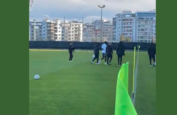 Chérif Ndiaye se blesse à la cheville à l’entraînement des Lions à Tanger (vidéo)
