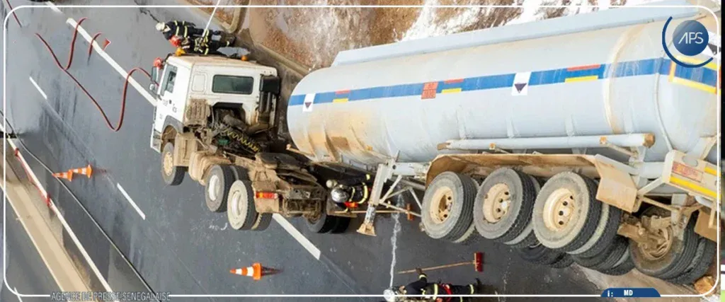 un camion-citerne transportant de l’acide se renverse sur la RN2