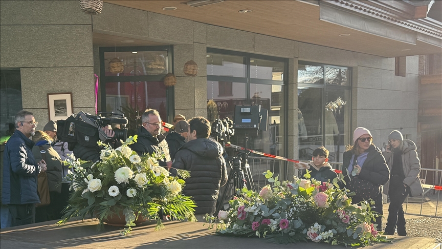 L’enquête sur le drame de Crans-Montana privilégie la piste des feux de Bengale, l’identification des victimes se poursuit
