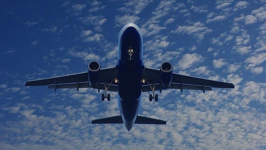 La neige paralyse le trafic aérien et ferme six aéroports dans le nord et l’ouest