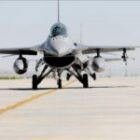 Un F-16 s’écrase en mer, vaste opération de sauvetage pour retrouver le pilote