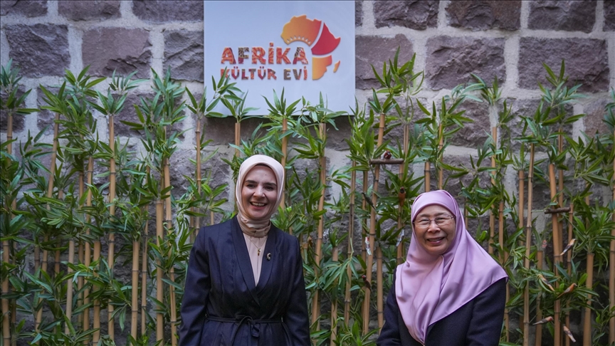 Wan Azizah Ismail découvre la Maison africaine de la culture à Ankara
