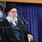 Ali Khamenei avertit les manifestants et accuse Donald Trump d’avoir « les mains couvertes de sang »