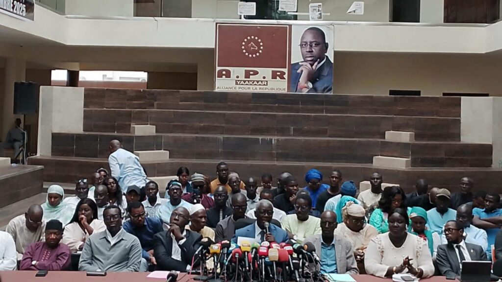 L’APR rejette la réforme constitutionnelle et tacle le duo Diomaye-Sonko
