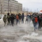 Après la fusillade de l’ICE, Kristi Noem renforce la présence fédérale au Minnesota face à la fronde des élus locaux