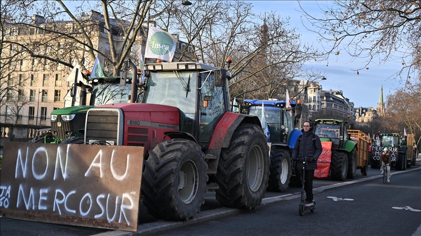 La colère des agriculteurs gagne Toulouse, le centre-ville investi par des tracteurs