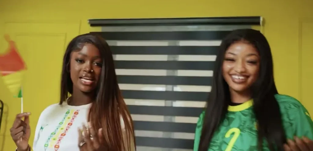 La surprise musicale dévoilée par Singom pour les Lions (Clip officiel)