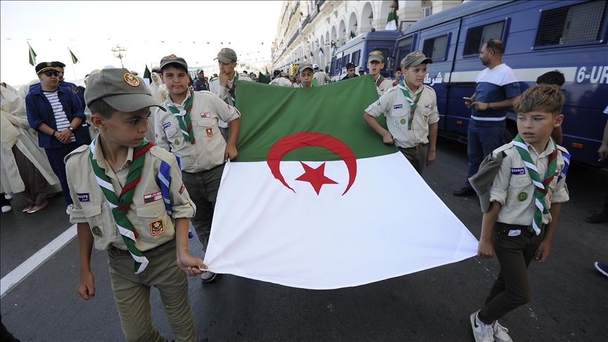 devant les sénateurs, la position intransigeante défendue par Alger face à la France