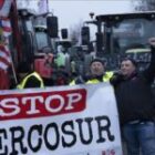 Entre gaz lacrymogènes et motion de censure, le dossier explosif qui vaut à la Commission européenne la colère de 4 000 manifestants