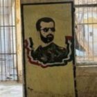 Poursuivi pour crimes de guerre en Europe, l’ancien pilier du régime syrien qui vient de s’éteindre aux Émirats