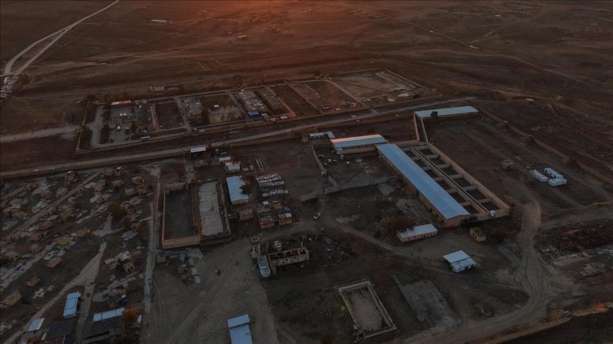 Dans le nord de la Syrie, le point de chute négocié pour les 800 détenus évacués de la prison de Raqqa