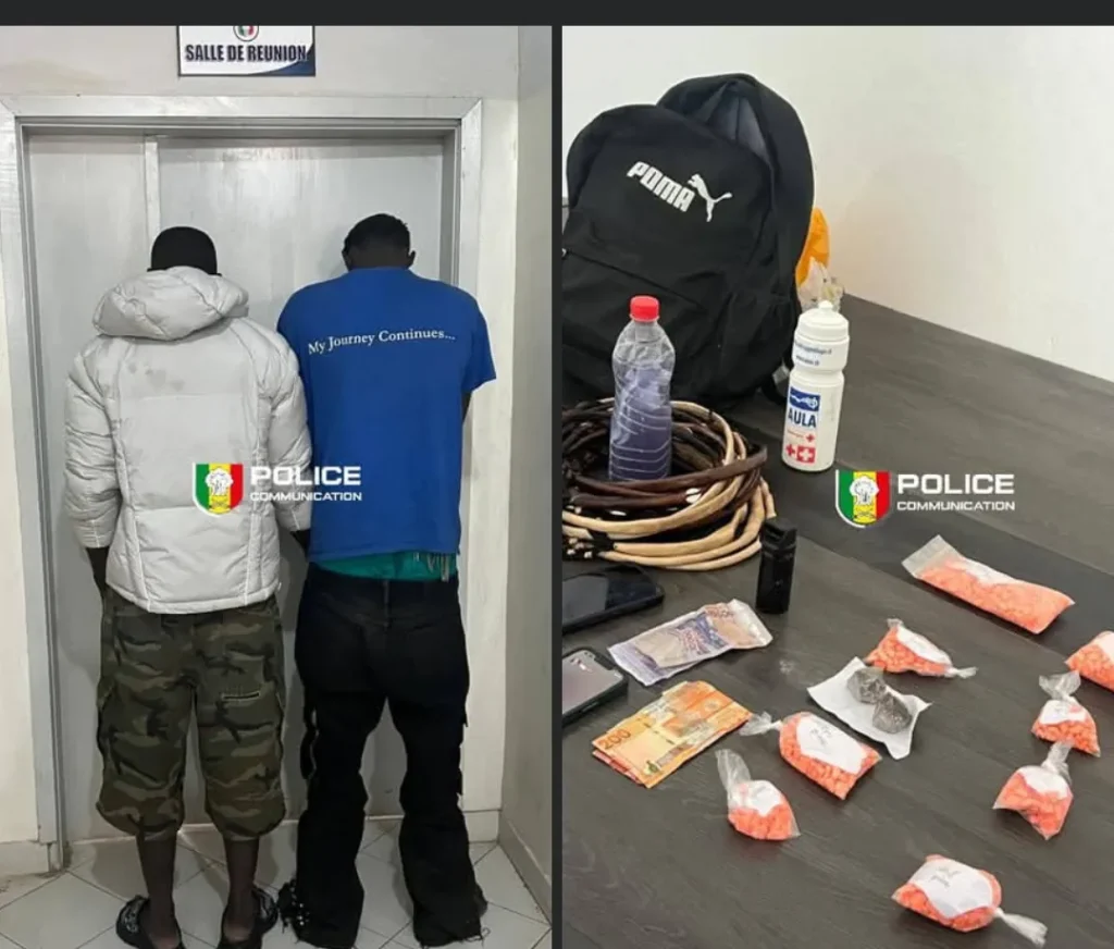 Interceptés en pleine circulation sur leur moto, la cargaison de produits de synthèse précisément listée par la police après la fouille