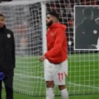 Alors que les images de la finale suscitaient l’indignation, la démarche de réparation effectuée par Ismaël Saibari envers Édouard Mendy avant le départ