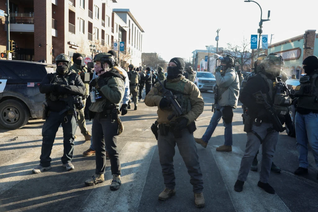 Face à la multiplication des tirs fédéraux à Minneapolis, l’exigence immédiate transmise par le gouverneur Walz à la Maison Blanche