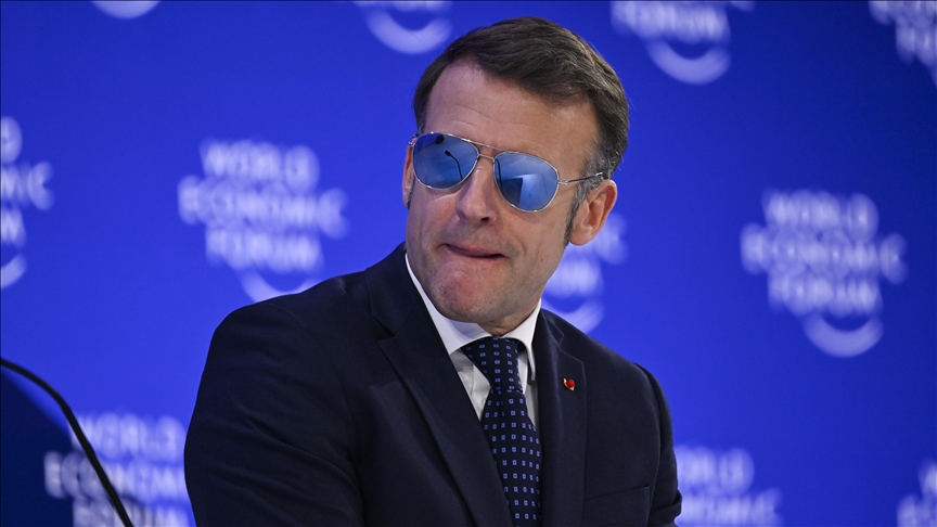 L’obligation médicale d’Emmanuel Macron détournée en séquence virale par le chef du gouvernement britannique