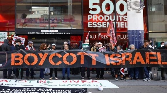 En réponse aux accusations portées par une cadre des Républicains, la consigne explicite donnée par le député Aymeric Caron aux consommateurs