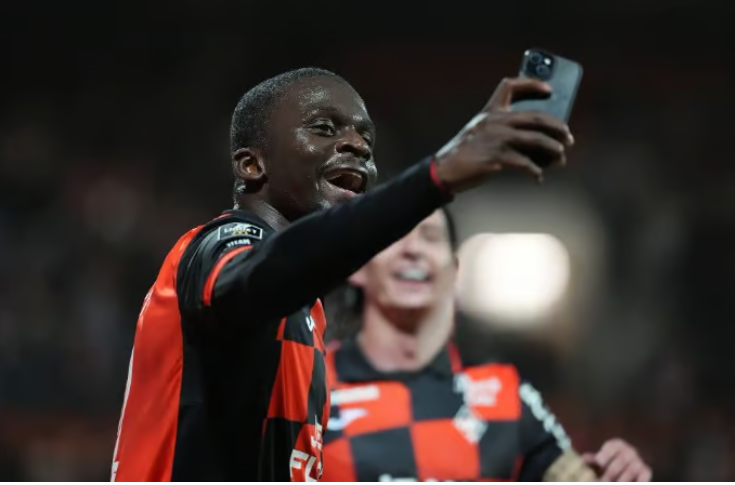 La performance de Bamba Dieng face à Nantes valide une dynamique cruciale pour l’avenir européen de Lorient