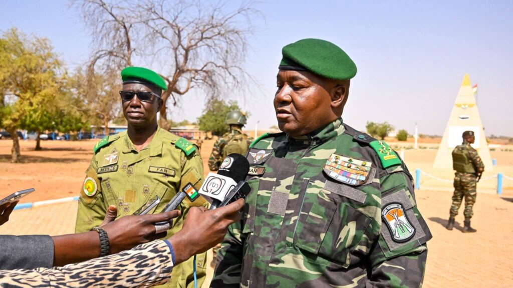 Ciblant des sites stratégiques à Niamey, l’opération armée qui amène l’AES à dénoncer l’implication de puissances étatiques