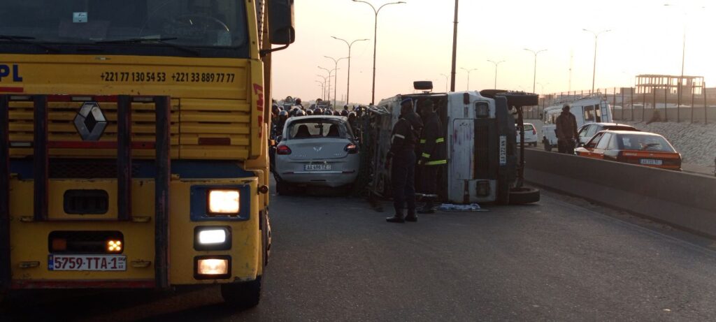 Collision spectaculaire entre un Ndiaga Ndiaye et un taxi …