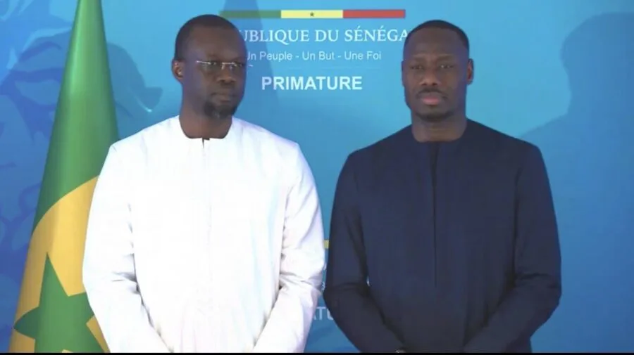 PRÉSENTATION DU TROPHÉE DE LA CAN À OUSMANE SONKO