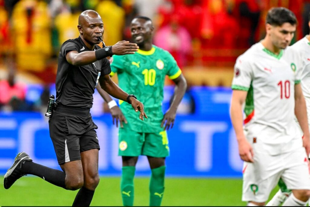 Un député marocain demande aux autorités de traduire l’arbitre de la final de la Can en justice