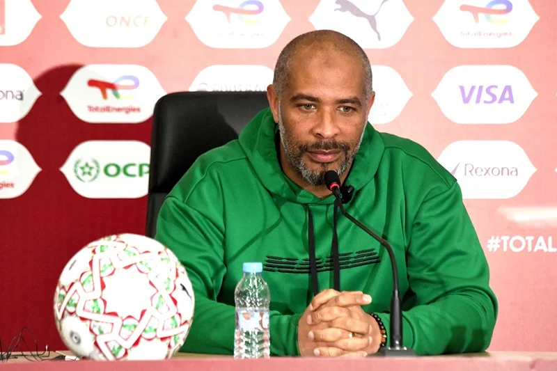 Éric Chelle met en garde Pape Thiaw sur la pression des supporters marocains