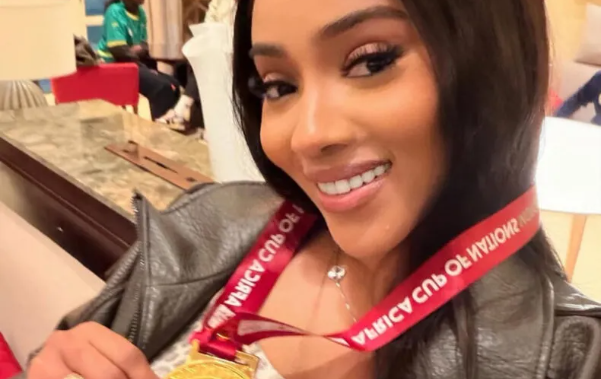 Racky Aïdara en toute complicité avec les Lions après le sacre au Maroc (05 photos)