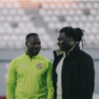 Bafetimbi Gomis rend visite aux Lions du Sénégal et leur apporte son soutien (Photos)