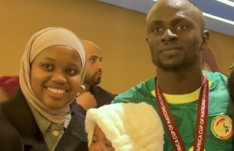 Après le sacre historique du Sénégal, Sadio Mané dévoile pour la première fois le visage de sa fille (Vidéo)