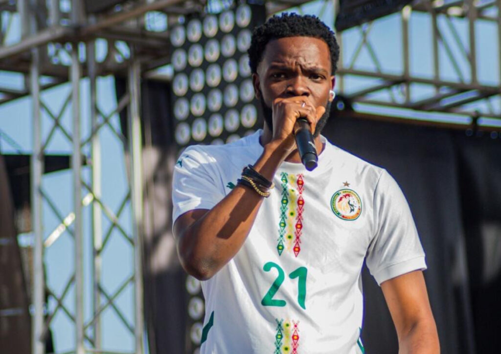 Momo Wade offre plus de mille maillots aux supporters sénégalais !