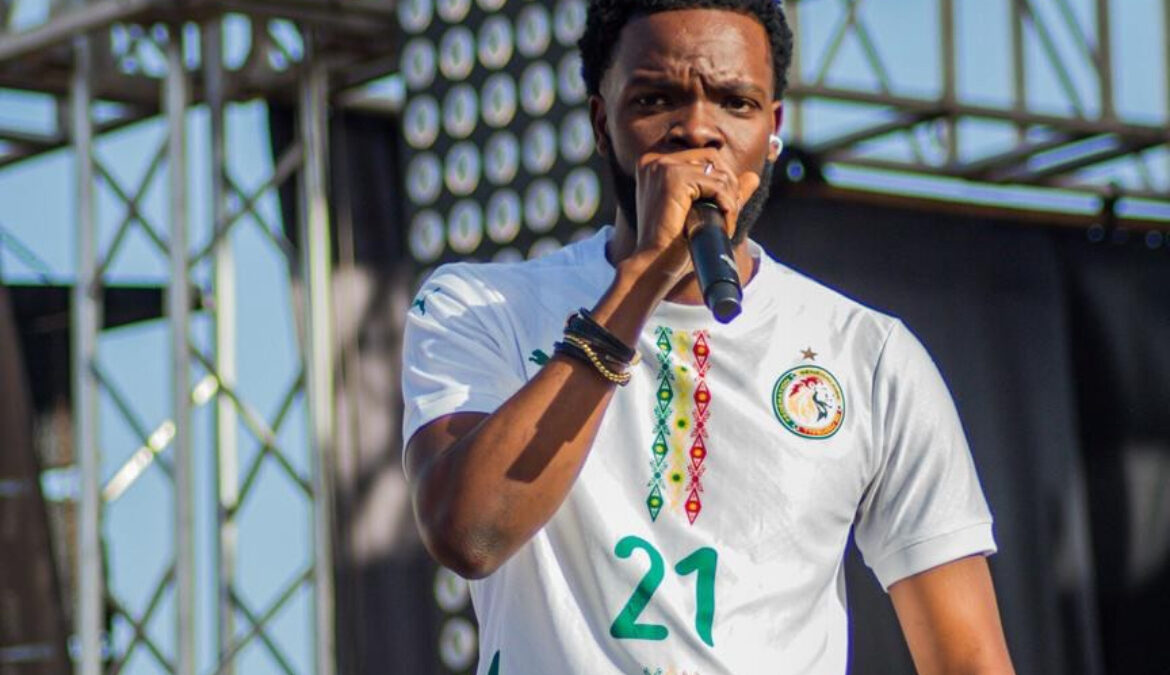 Momo Wade distribue plus de 1 000 maillots pour galvaniser les supporters des Lions