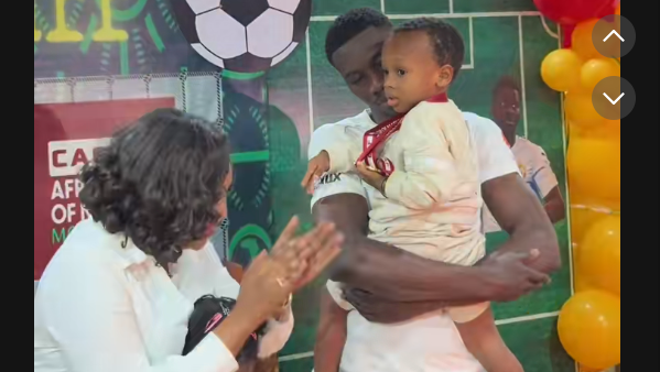 Une fête surprise pleine d’émotion organisée par sa femme (vidéo)