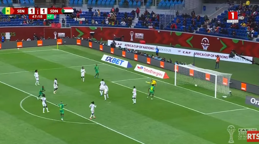 Pape Guèye marque en prolongations, le Sénégal mène 1-0 face au Maroc