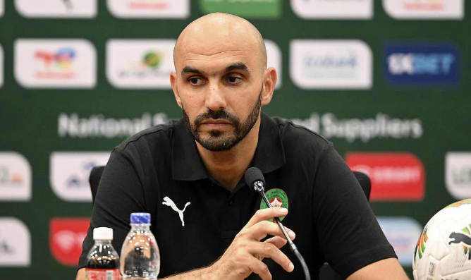 Regragui monte au créneau après la polémique Maroc–Cameroun