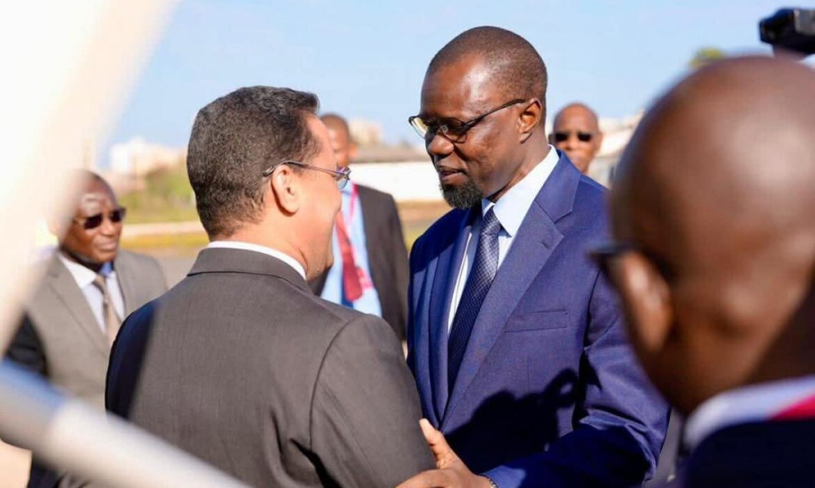 Ousmane Sonko et son homologue mauritanien en visite à l’usine Carrefour Médical de Pout ce vendredi