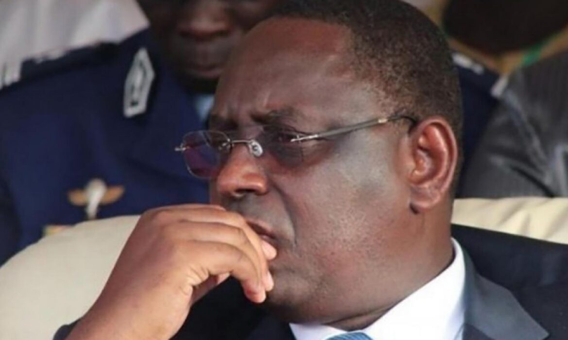 des pro-Farba Ngom chargent Macky Sall