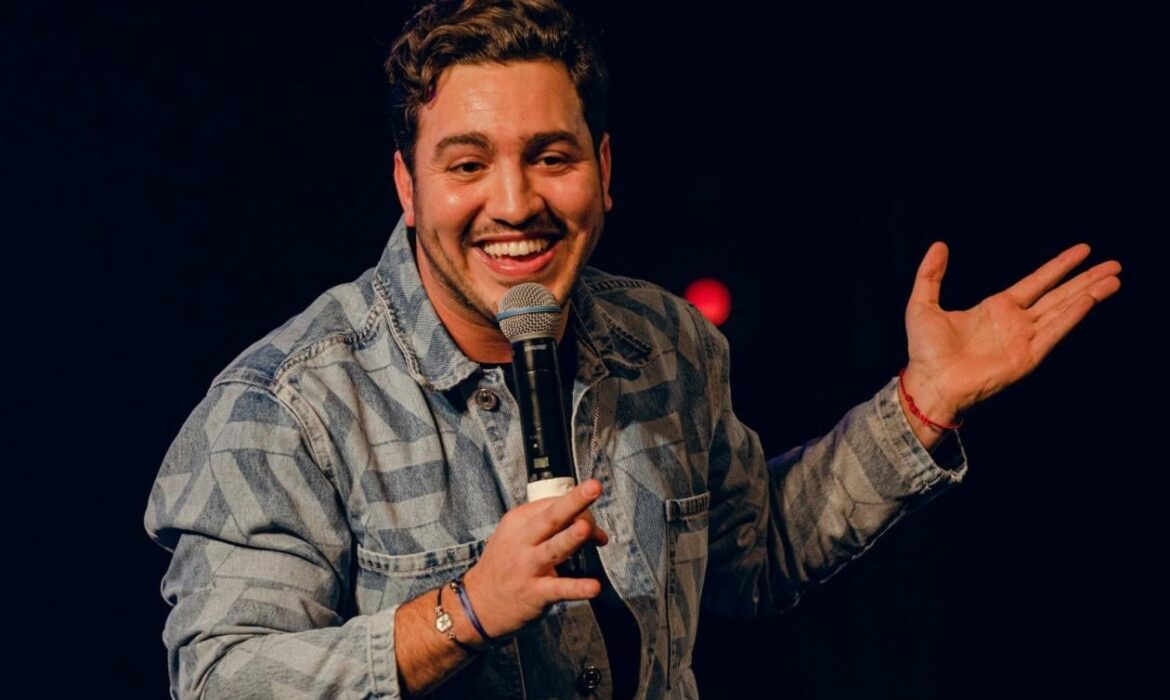 L&rsquo;humoriste marocain Amine Radi taquine les Sénégalais présent à son spectacle à propos de la finale