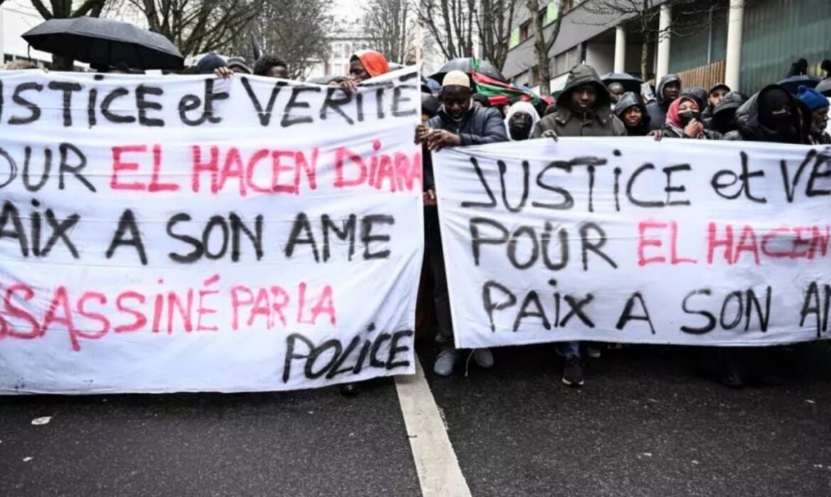 Plusieurs milliers de personnes mobilisées après la mort d&rsquo;El Hacen Diarra en garde à vue