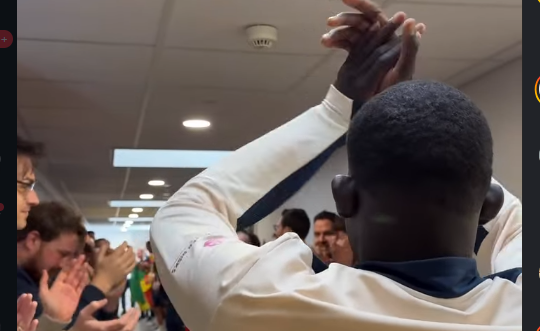 El Hadj Malick Diouf décroche le plus bel accueil de tous les Lions après le sacre (vidéo)