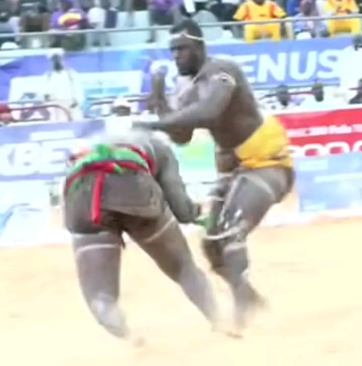 Thiatou Yoff bat Fils de Balla par KO. Regardez !