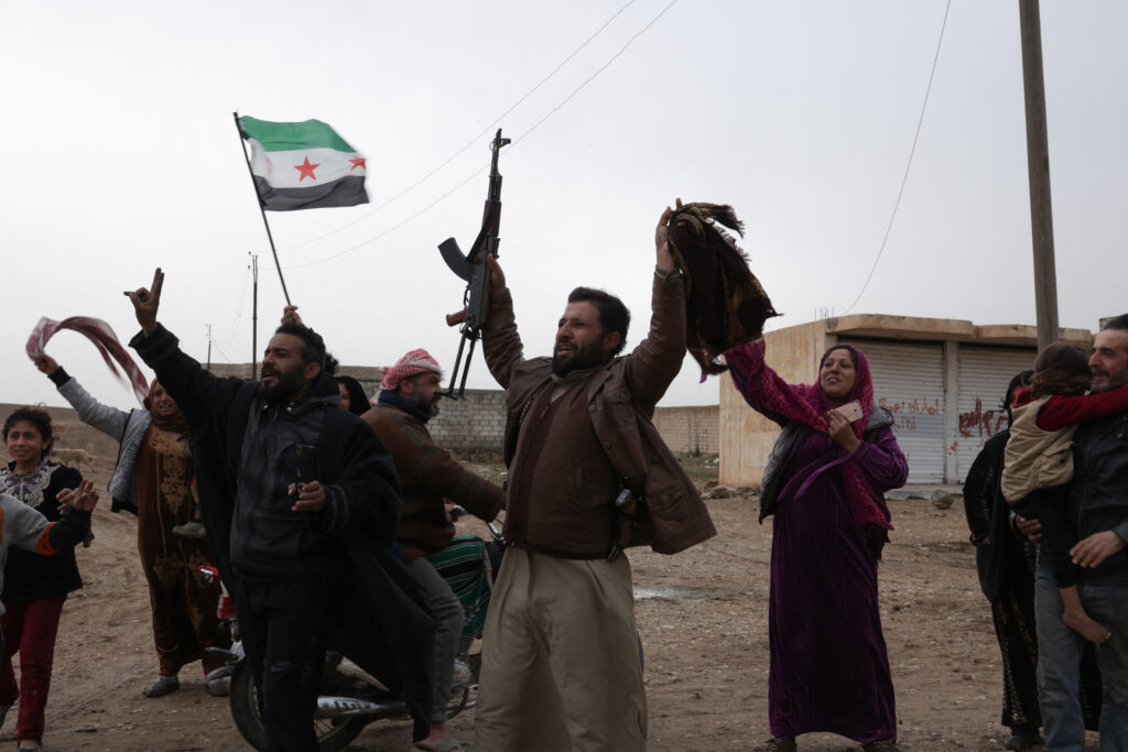 Avec l’aval de Washington, les forces gouvernementales syriennes réinvestissent un bastion du nord-est longtemps tenu par les Kurdes