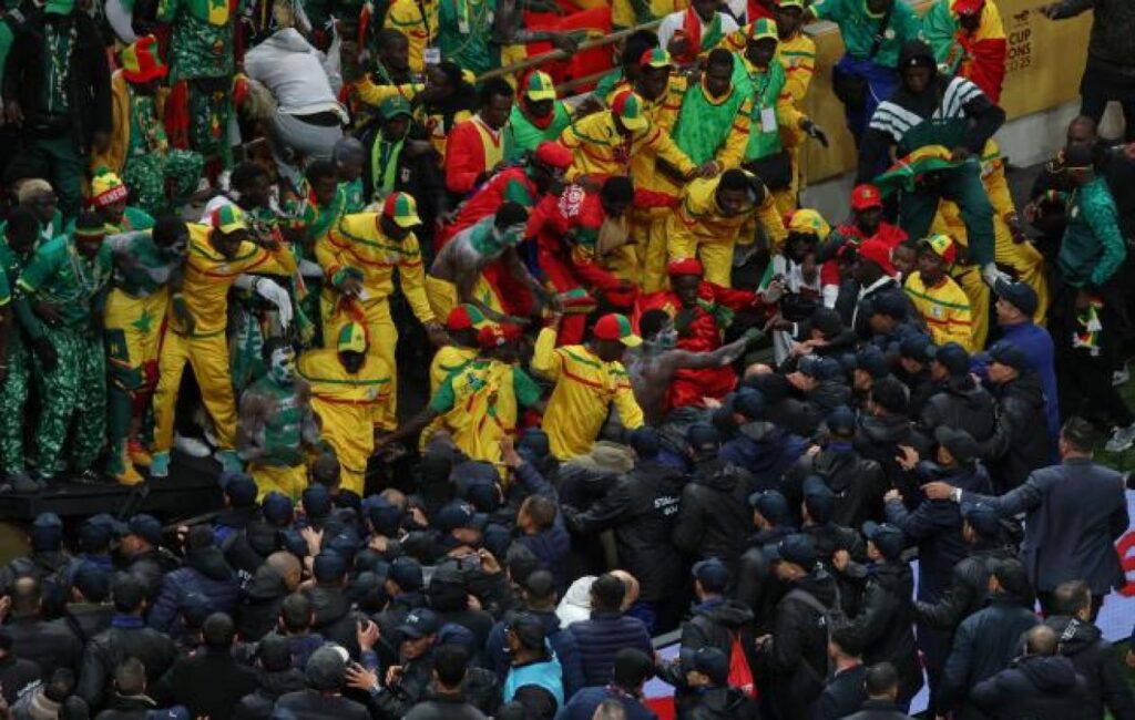 Face à l’incompréhension linguistique, le recours symbolique adopté par les 18 supporters sénégalais incarcérés au Maroc