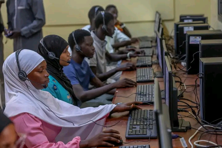 Bassirou Diomaye Faye lance l’accès universel à Internet par satellite…