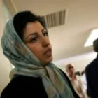 Au-delà de l’exil forcé en Iran, le lourd cumul de peine ajouté au dossier de la Nobel Narges Mohammadi