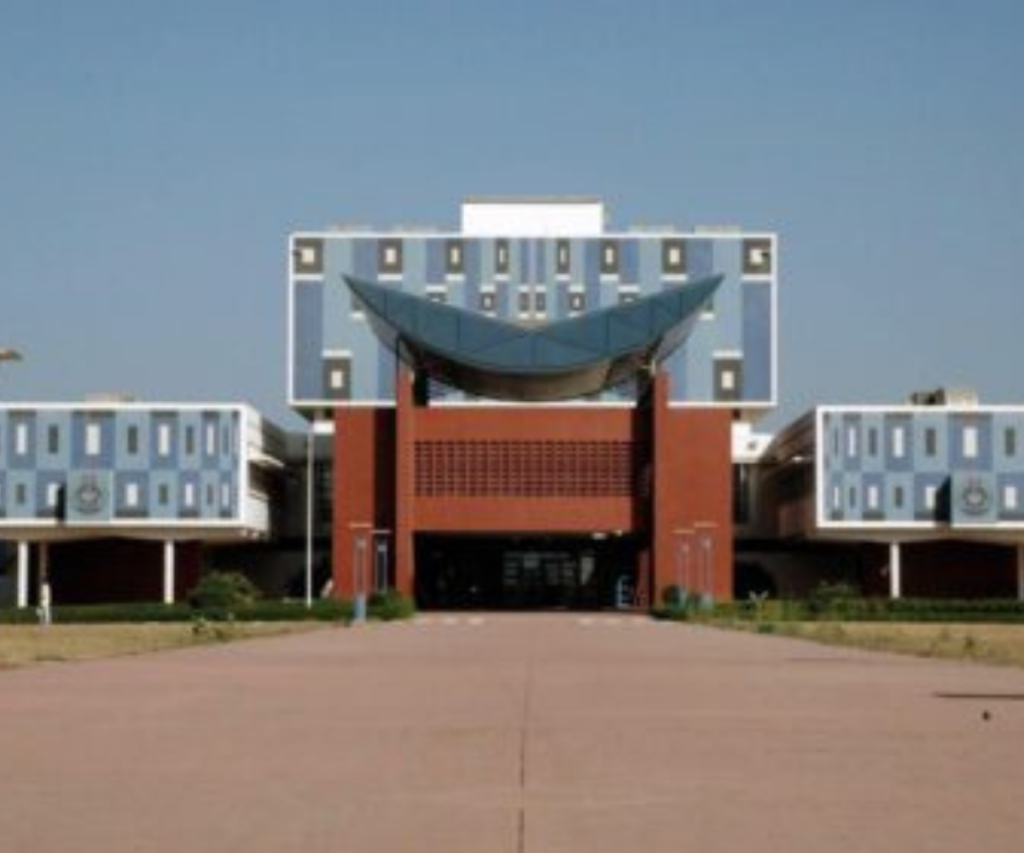 Le SAES conditionne le retour au calme au retrait immédiat d’un dispositif sécuritaire jugé illégal