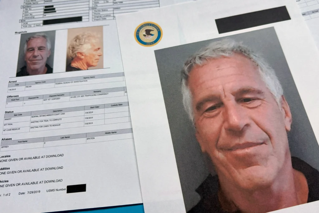 Le Congrès américain expose les six noms, dont un magnat de la mode, que la justice avait caviardés dans les fichiers Epstein