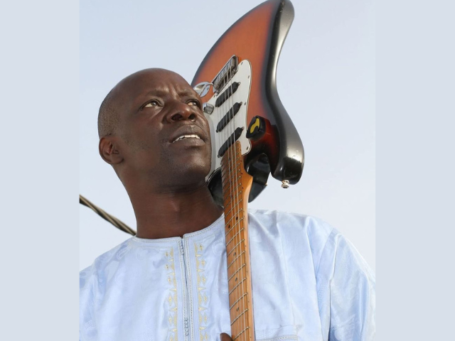 Un an après son décès, le procédé technique unique par lequel Jimmy Mbaye a réussi à africaniser le son de sa Fender